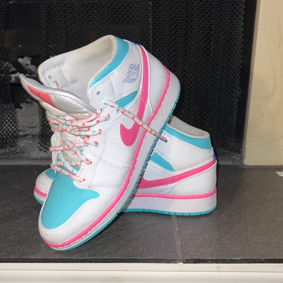 Jordan Shoes - Jordan 1 Mid